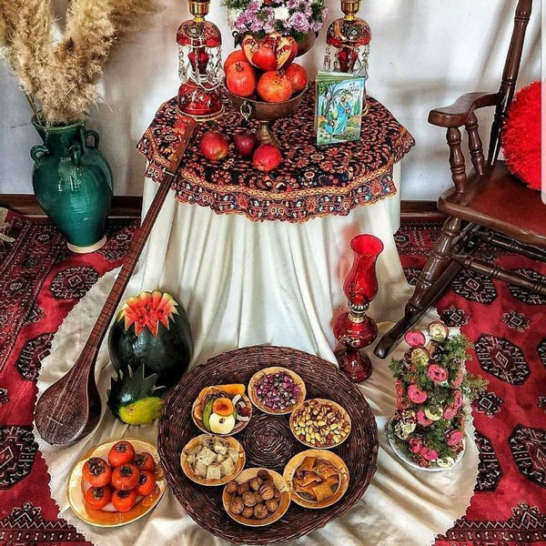 تزیین سفره یلدا تزیین سفره یلدا با برگ پاییزی  زیباترین سفره شب یلدا جدیدترین تزیینات شب یلدا سفره شب یلدا امسال تزیین سفره یلدا ساده تزیین سفره شب یلدا لاکچری عروس تزیین شب یلدا برای عروس سفره شب یلدا ساده و شیک تزیین سفره یلدا jcddk stvi dgnh