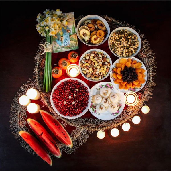 تزیین سفره یلدا تزیین سفره یلدا با برگ پاییزی  زیباترین سفره شب یلدا جدیدترین تزیینات شب یلدا سفره شب یلدا امسال تزیین سفره یلدا ساده تزیین سفره شب یلدا لاکچری عروس تزیین شب یلدا برای عروس سفره شب یلدا ساده و شیک تزیین سفره یلدا jcddk stvi dgnh