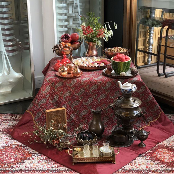 تزیین سفره یلدا تزیین سفره یلدا با برگ پاییزی  زیباترین سفره شب یلدا جدیدترین تزیینات شب یلدا سفره شب یلدا امسال تزیین سفره یلدا ساده تزیین سفره شب یلدا لاکچری عروس تزیین شب یلدا برای عروس سفره شب یلدا ساده و شیک تزیین سفره یلدا jcddk stvi dgnh