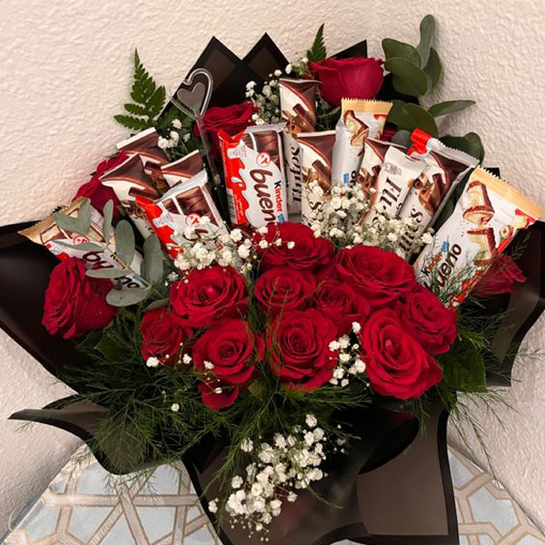 مدل دسته گل شکلاتی آموزش دسته گل شکلاتی دسته گل شکلاتی با کاغذ کشی دسته گل شکلاتی ولنتاین دسته گل شکلاتی ساده تزیین شکلات برای مهمانی تزیین شکلات در سینی lng nsji 'g a;ghjd