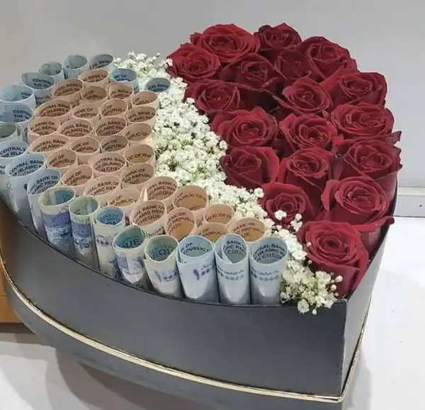 دسته گل با پول تزیین گل با پول کم دسته گل با پول ساده تزیین گل با پول برای تولد باکس گل با پول دسته گل با پول و شکلات دسته گل با پول برای عروس 