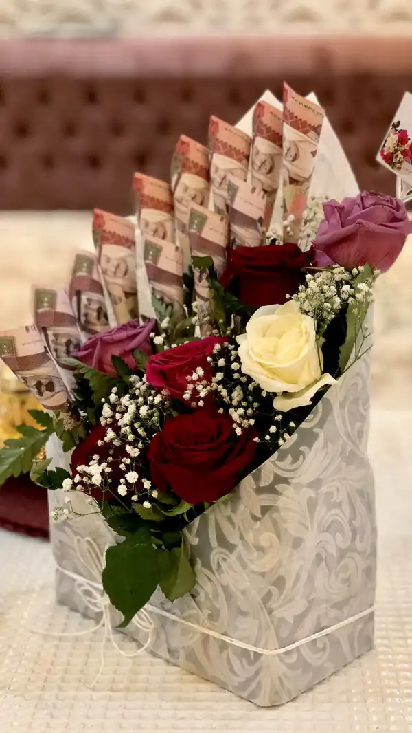 دسته گل با پول تزیین گل با پول کم دسته گل با پول ساده تزیین گل با پول برای تولد باکس گل با پول دسته گل با پول و شکلات دسته گل با پول برای عروس 
