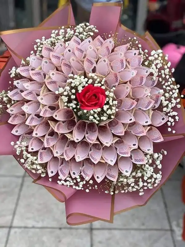دسته گل با پول تزیین گل با پول کم دسته گل با پول ساده تزیین گل با پول برای تولد باکس گل با پول دسته گل با پول و شکلات دسته گل با پول برای عروس 