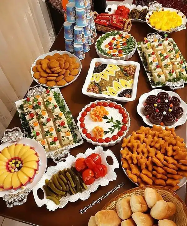 تزیین غذا برای مهمانی زیباترین تزیین غذا تزیین غذا و سالاد و ماست تزیین غذا برای مدرسه تزیین غذا و سفره آرایی نحوه چیدن سفره غذا روی زمین تزیین سفره مهمانی شیک