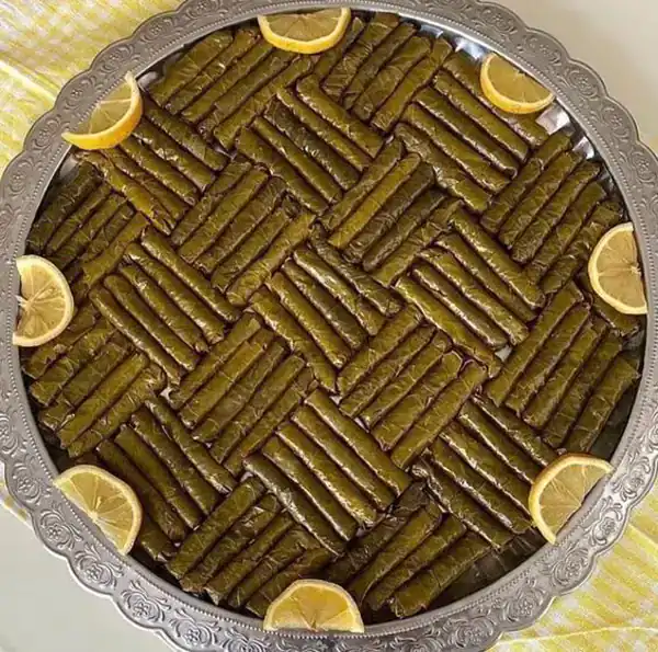 تزیین دلمه برگ مو مجلسی