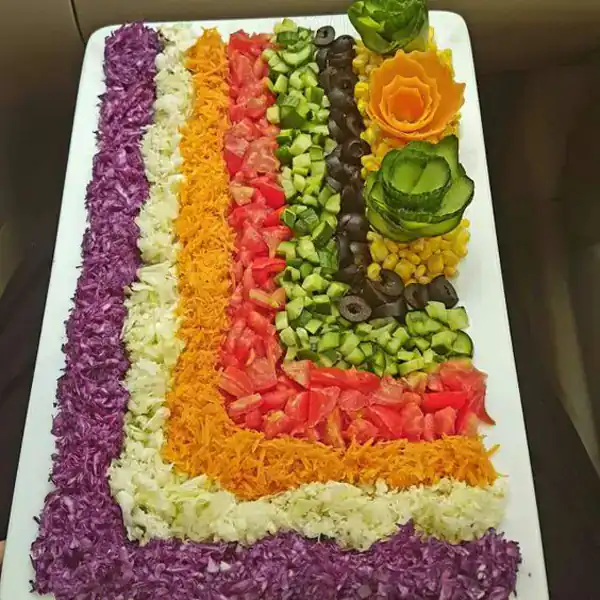 تزیین سالاد برای مهمانی