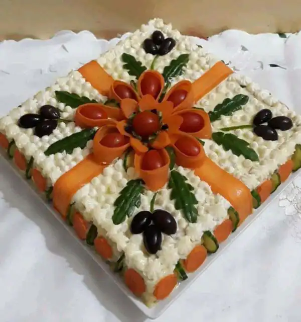 تزیین سالاد الویه جدیدترین تزیین سالاد الویه ساده و شیک آموزش تزیین سالاد الویه برای مهمانی تزیین سالاد الویه با هویج و خیارشور تزیین سالاد الویه تک نفره برای تولد تزیین سالاد الویه ساده برای مدرسه تزیین سالاد الویه قالبی