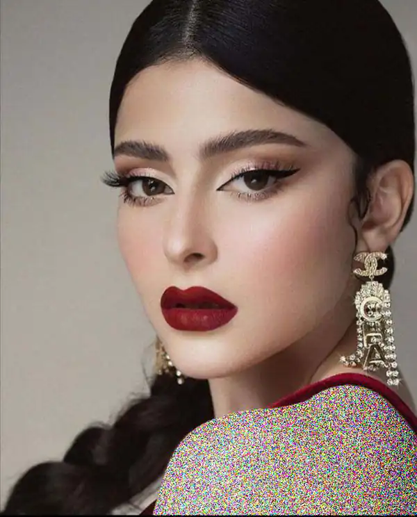 مدل آرایش اروپایی با رژ قرمز
