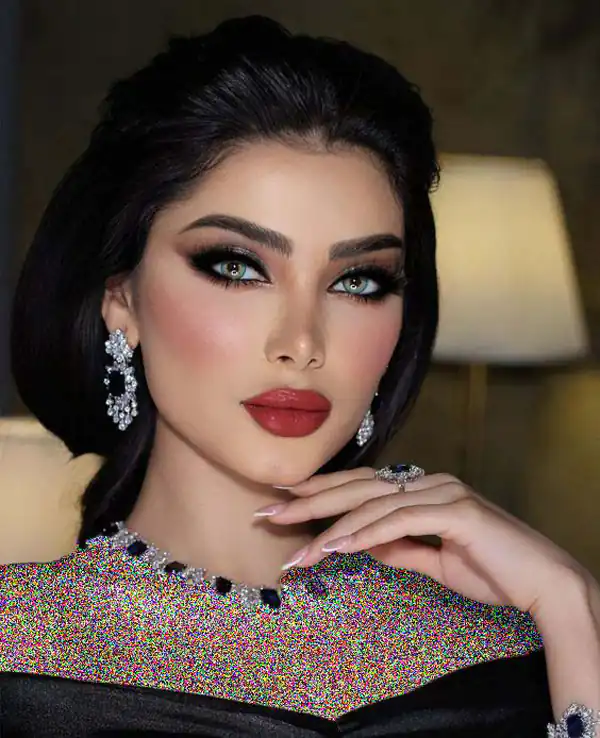 مدل آرایش اروپایی با رژ قرمز