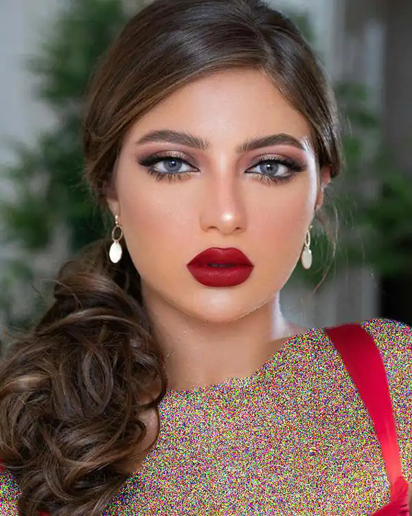 مدل آرایش اروپایی با رژ قرمز