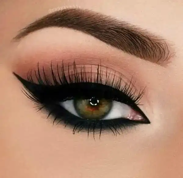 مدل خط چشم گربه ای