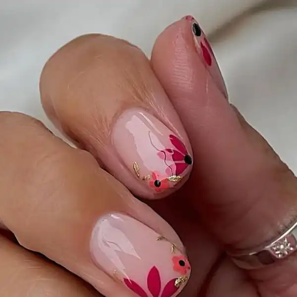 مدل طراحی ناخن گل ساده