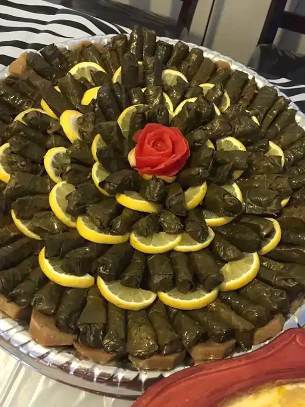 تزیین دلمه برگ مو مجلسی