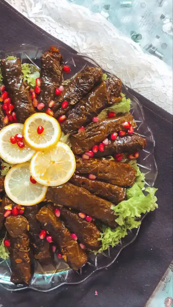 تزیین دلمه برگ مو مجلسی