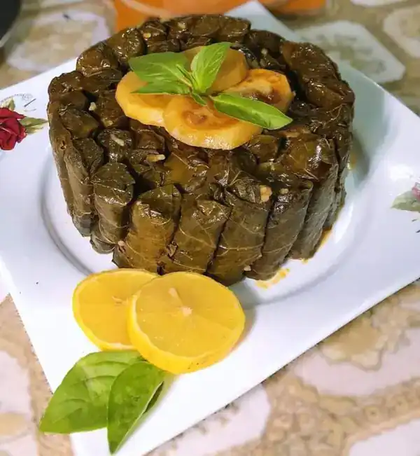 تزیین دلمه برگ مو مجلسی