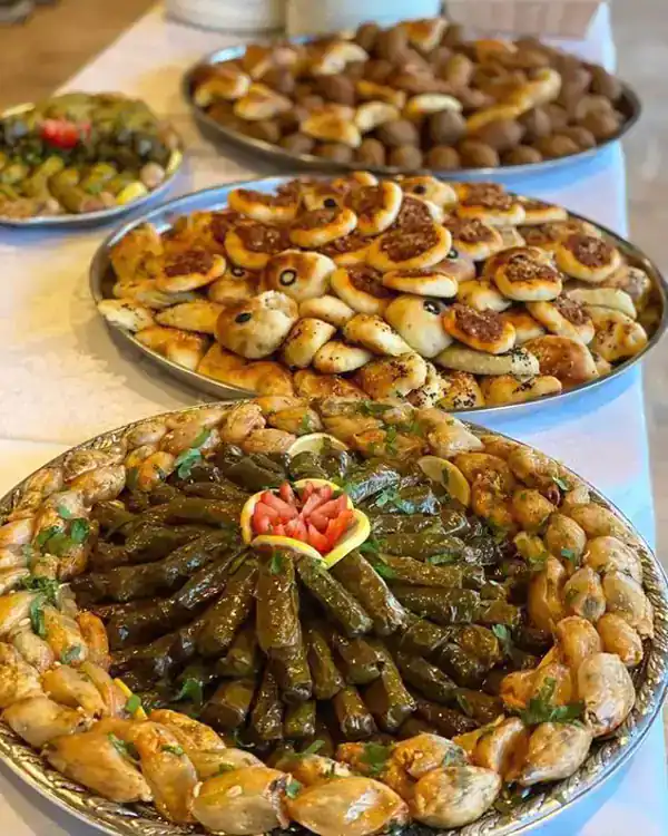 تزیین دلمه برگ مو مجلسی