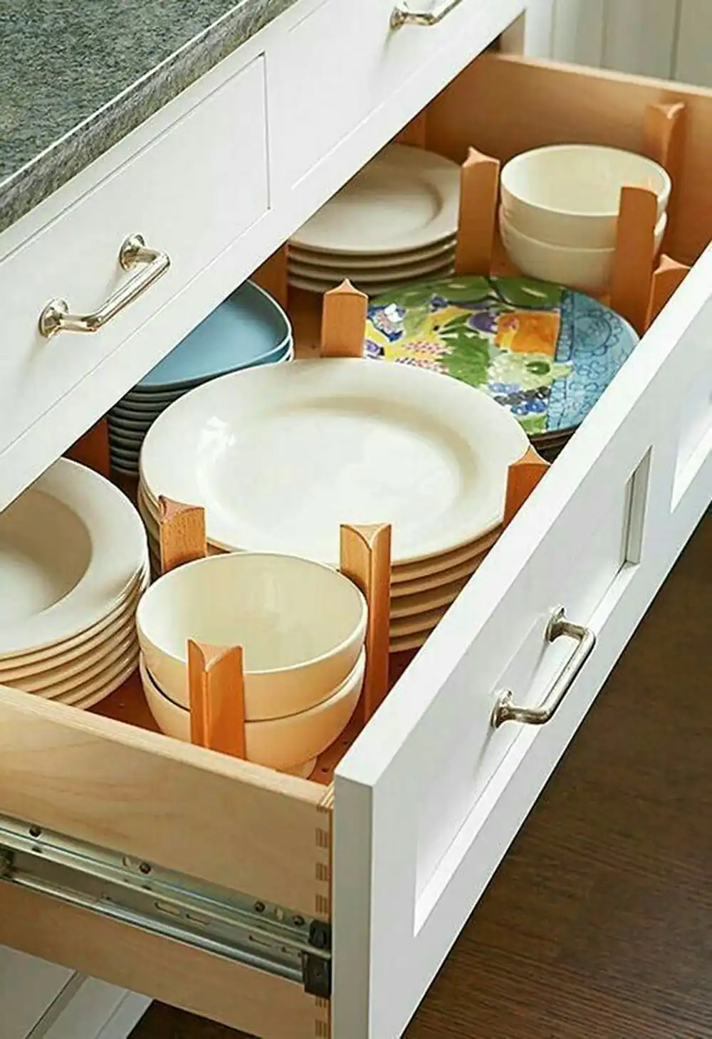 چیدمان کشوی کابینت آشپزخانه