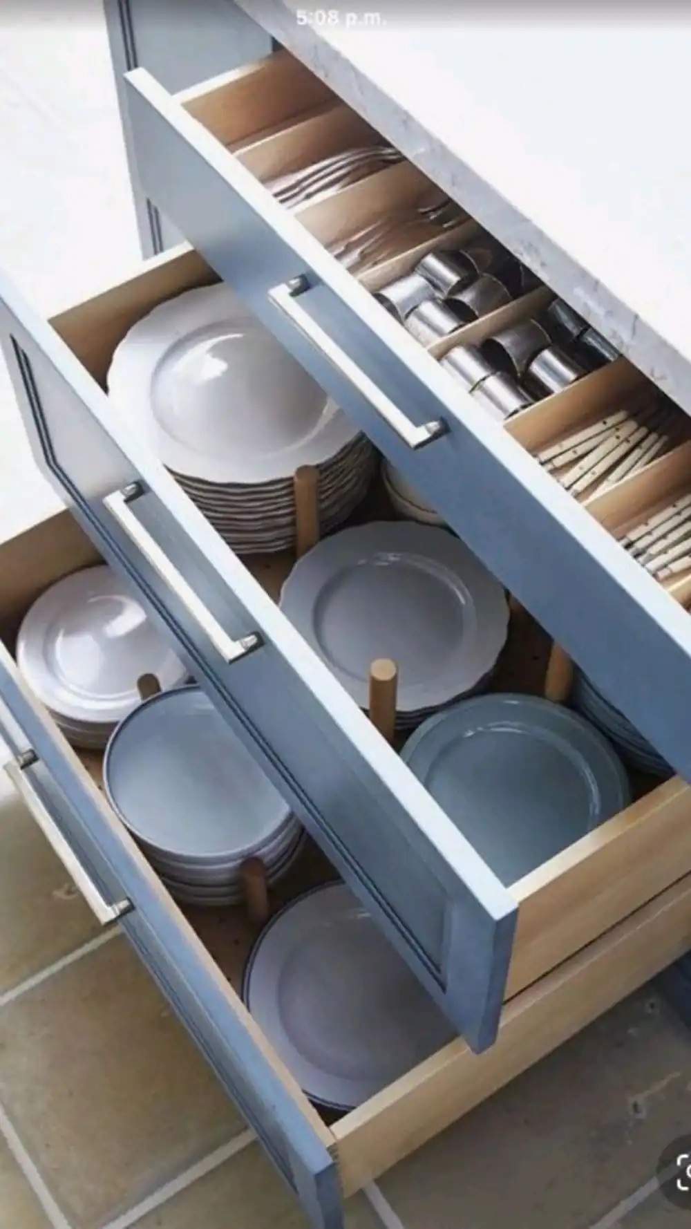چیدمان ظروف در کابینت