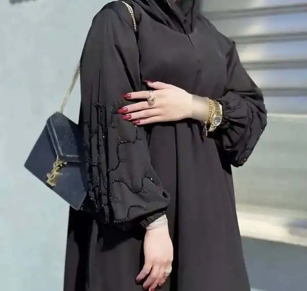 مدل مانتو مجلسی بلند مشکی جلوباز