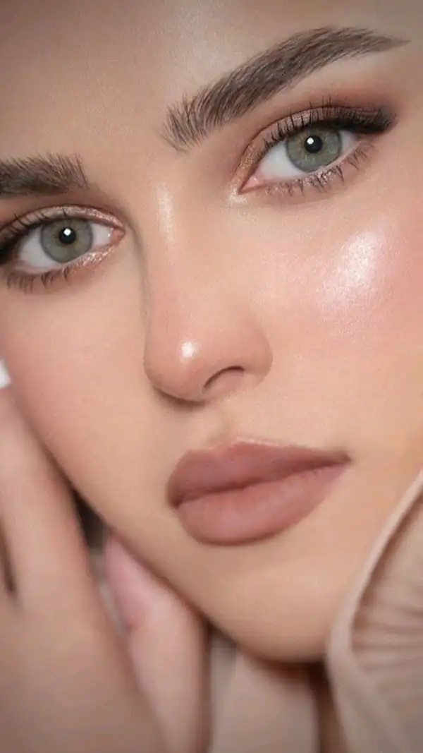 مدل آرایش صورت ملایم مجلسی دخترانه