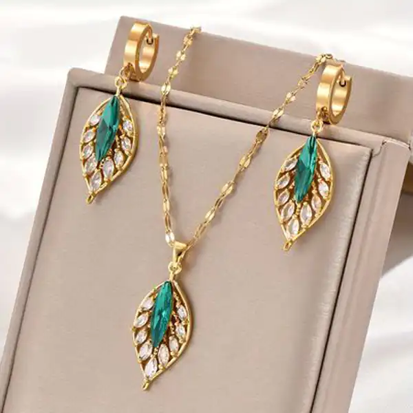 سرویس طلا با نگین سبز