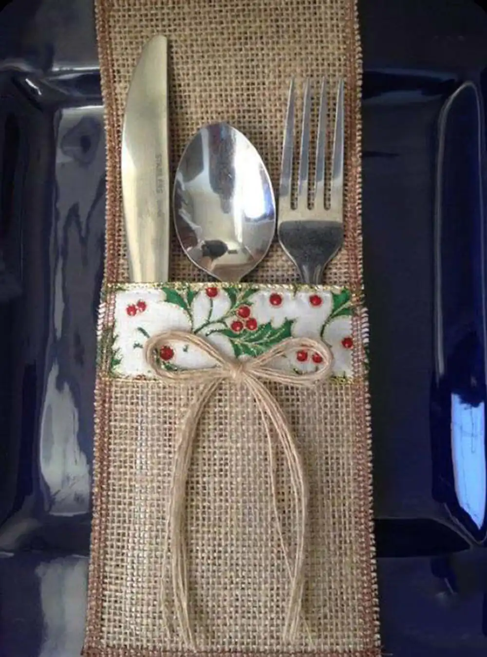 چیدمان قاشق و چنگال برای مهمانی