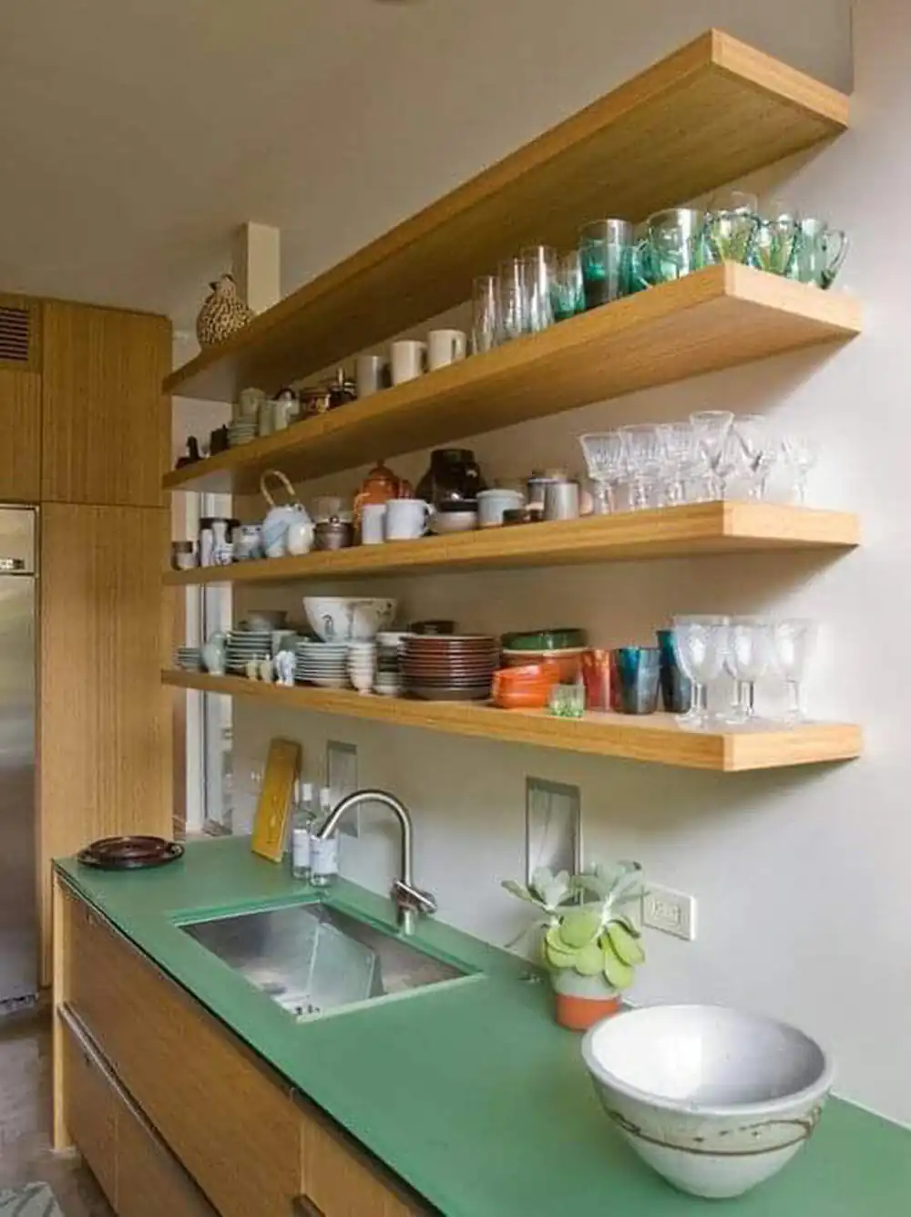 چیدمان لیوان در کابینت