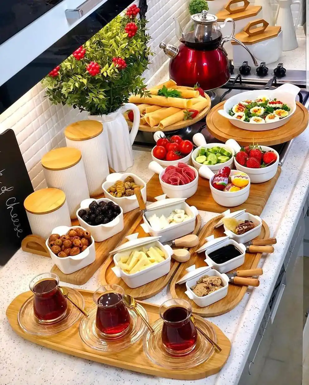 چیدمان میز صبحانه