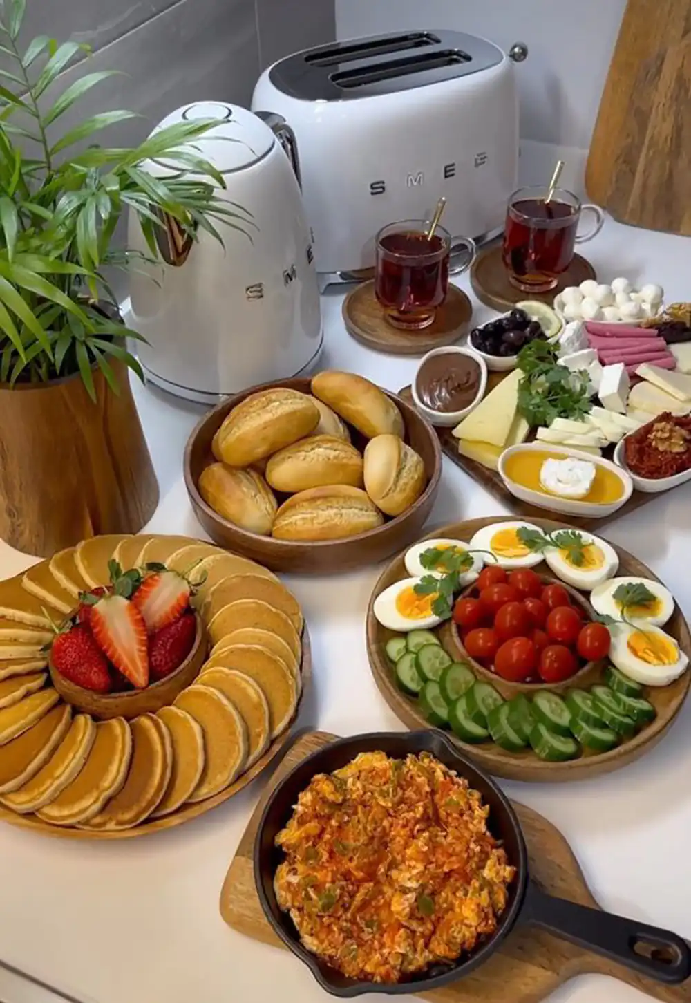 چیدمان میز صبحانه