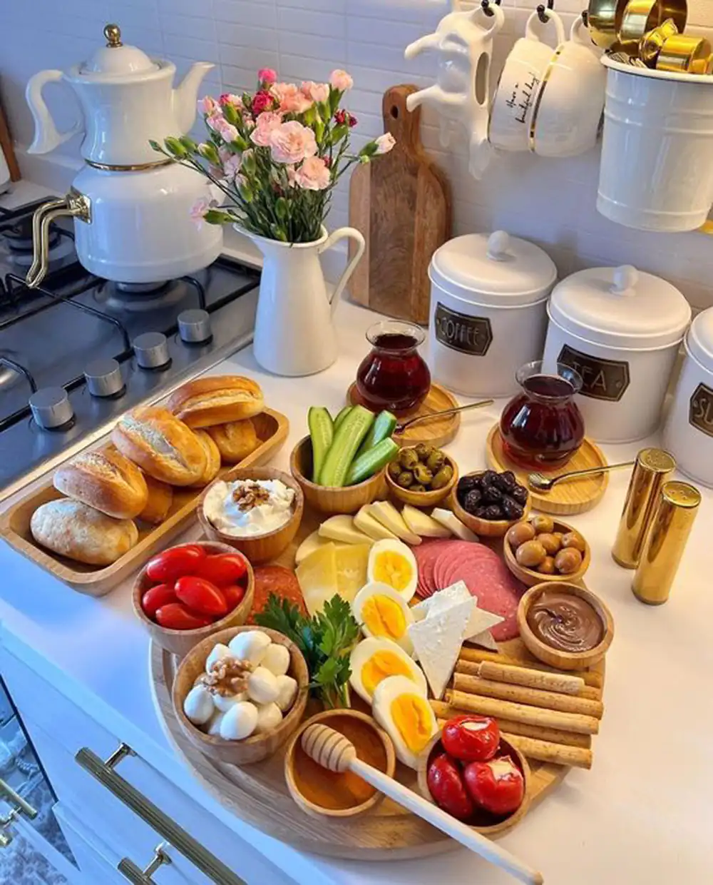 چیدمان میز صبحانه