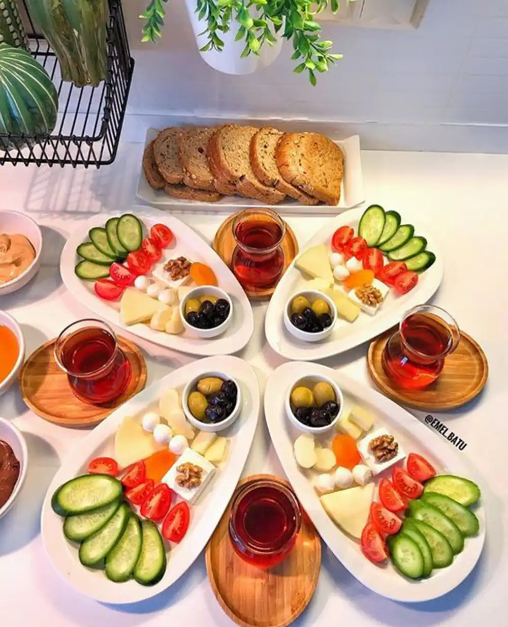 چیدمان میز صبحانه