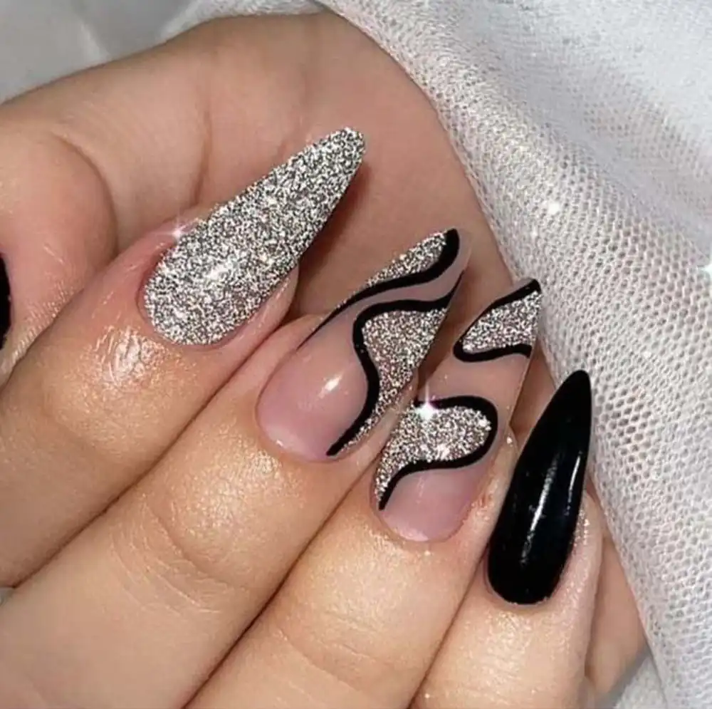 مدل کاشت ناخن نقره ای اکلیلی