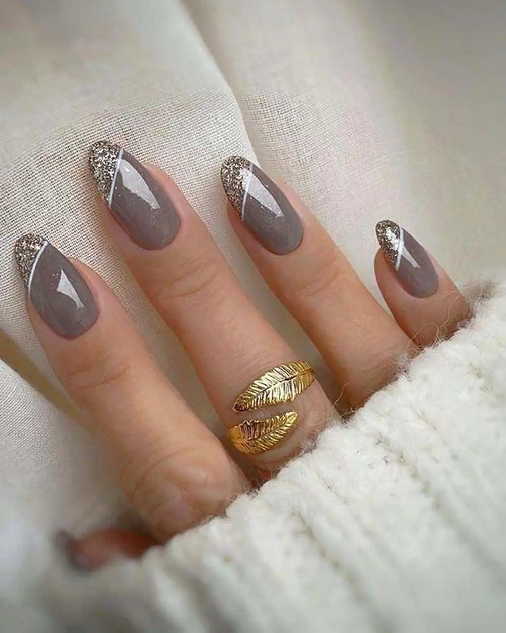 طراحی ناخن طوسی نقره ای