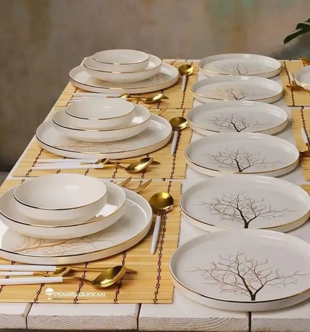 چیدمان ظروف غذا روی میز