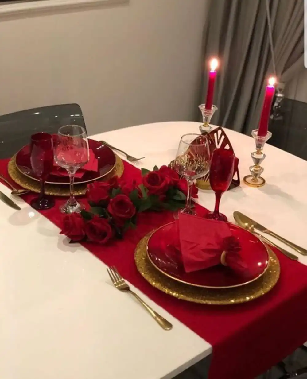 چیدمان ظروف غذا روی میز