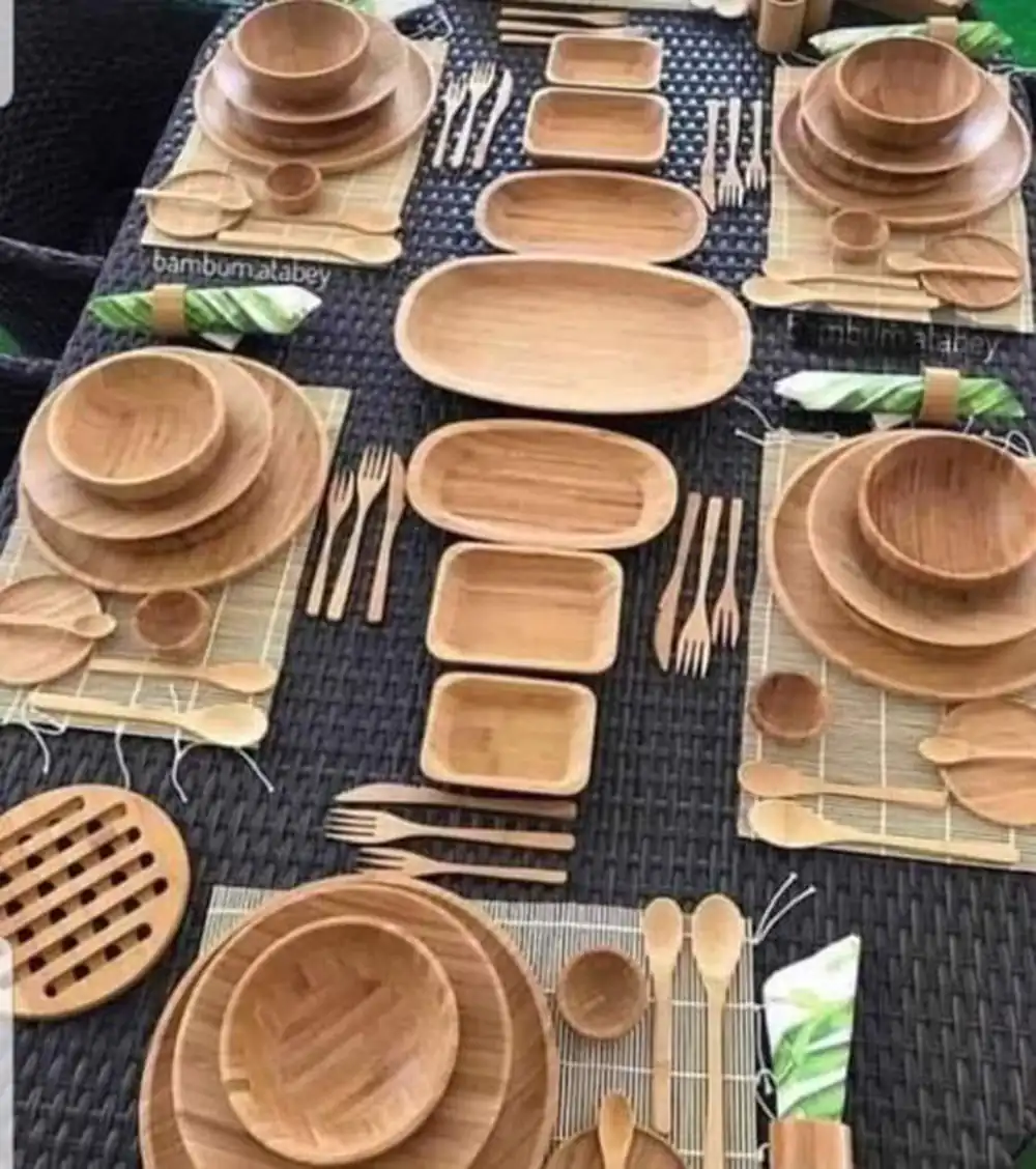 چیدمان ظروف غذا روی میز