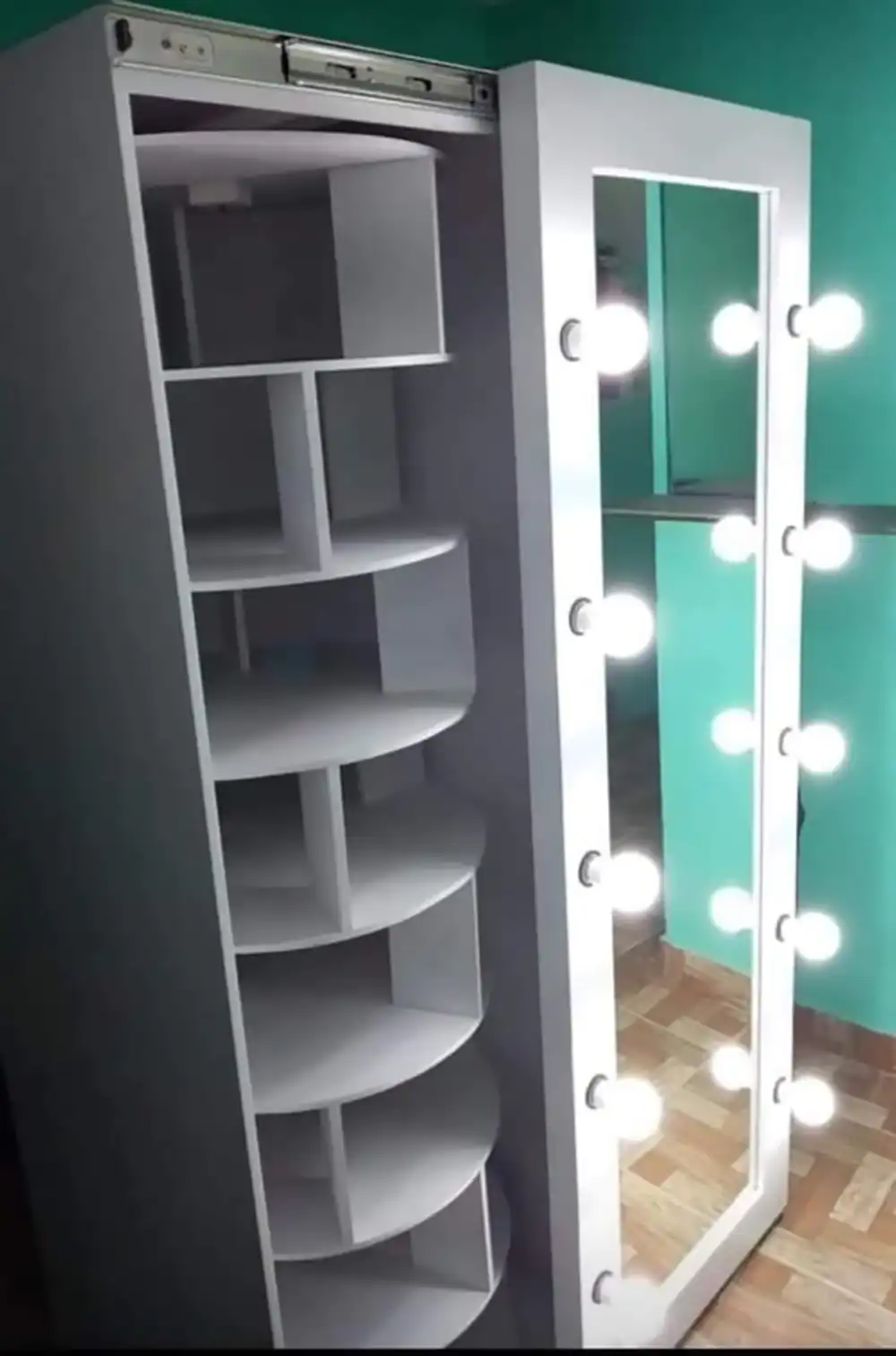 جاکفشی آیینه دار جدی
