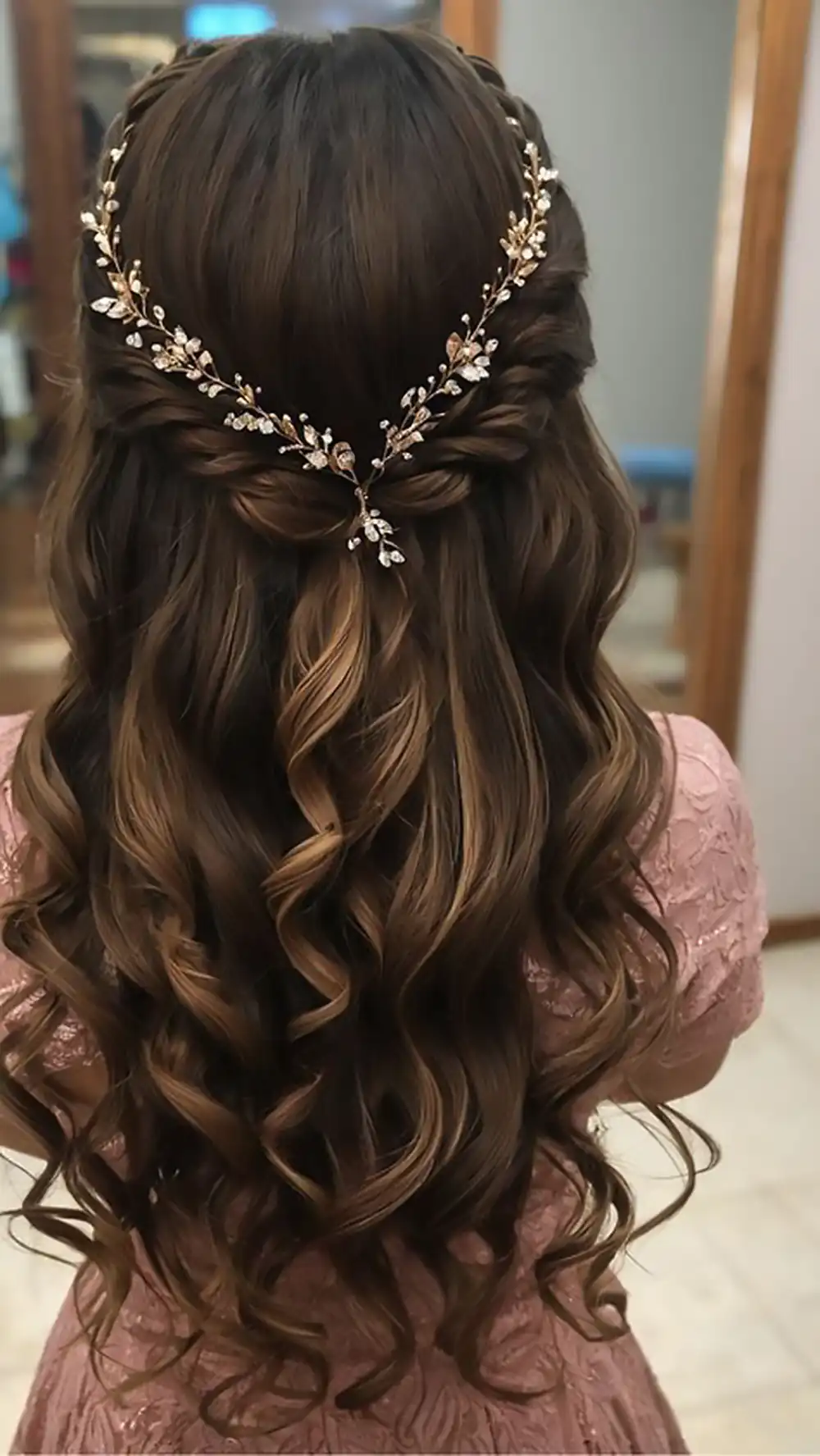 مدل شینیون ساده و باز دخترانه