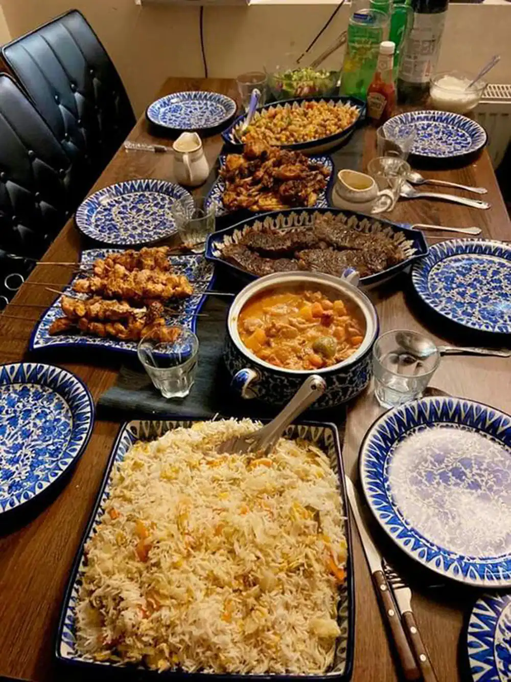 سفره آرایی برای مهمانی