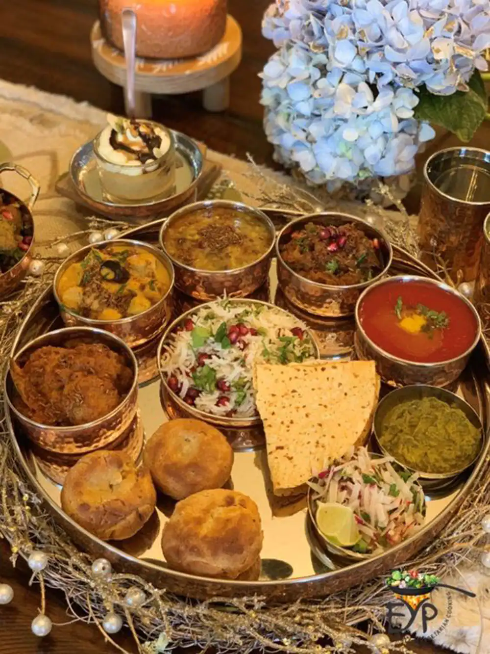 سفره آرایی برای مهمانی