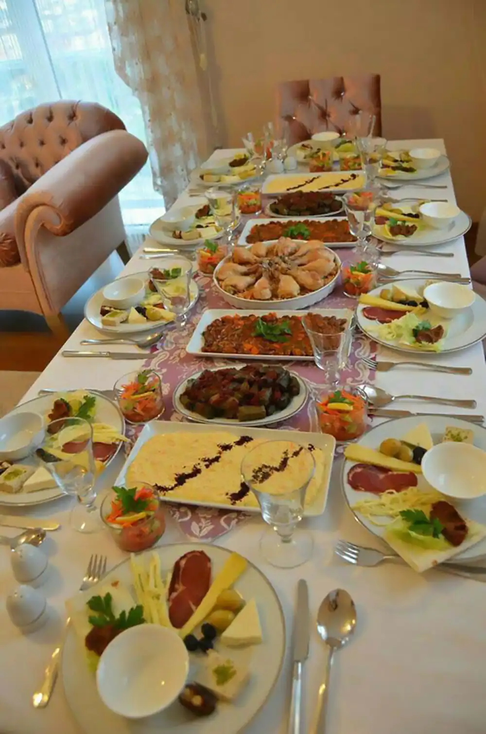 سفره آرایی برای مهمانی