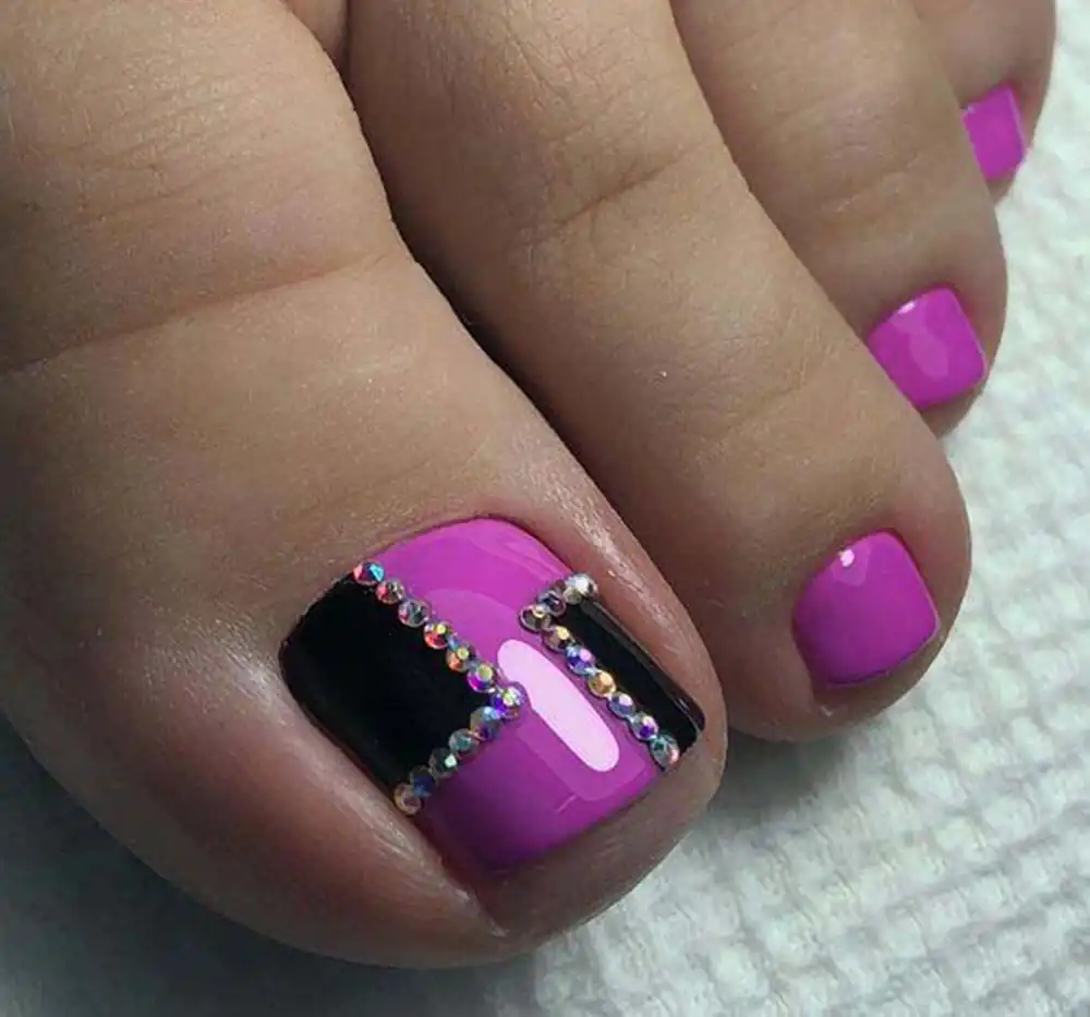 طراحی ناخن پا دخترانه
