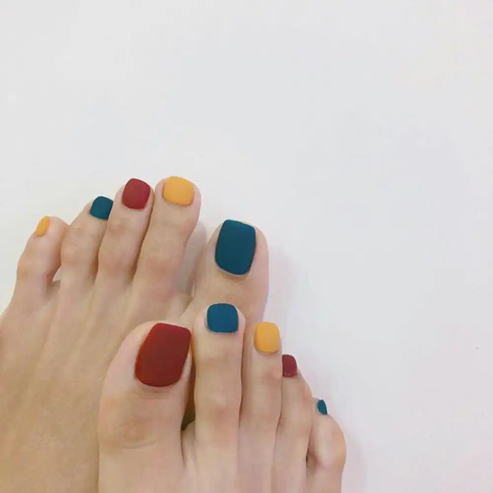طراحی ناخن پا دخترانه