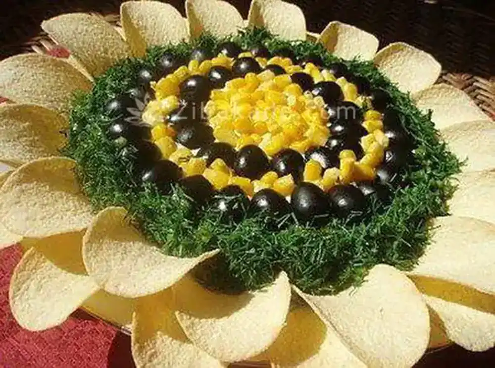 تزئین سالاد الویه با چیپس