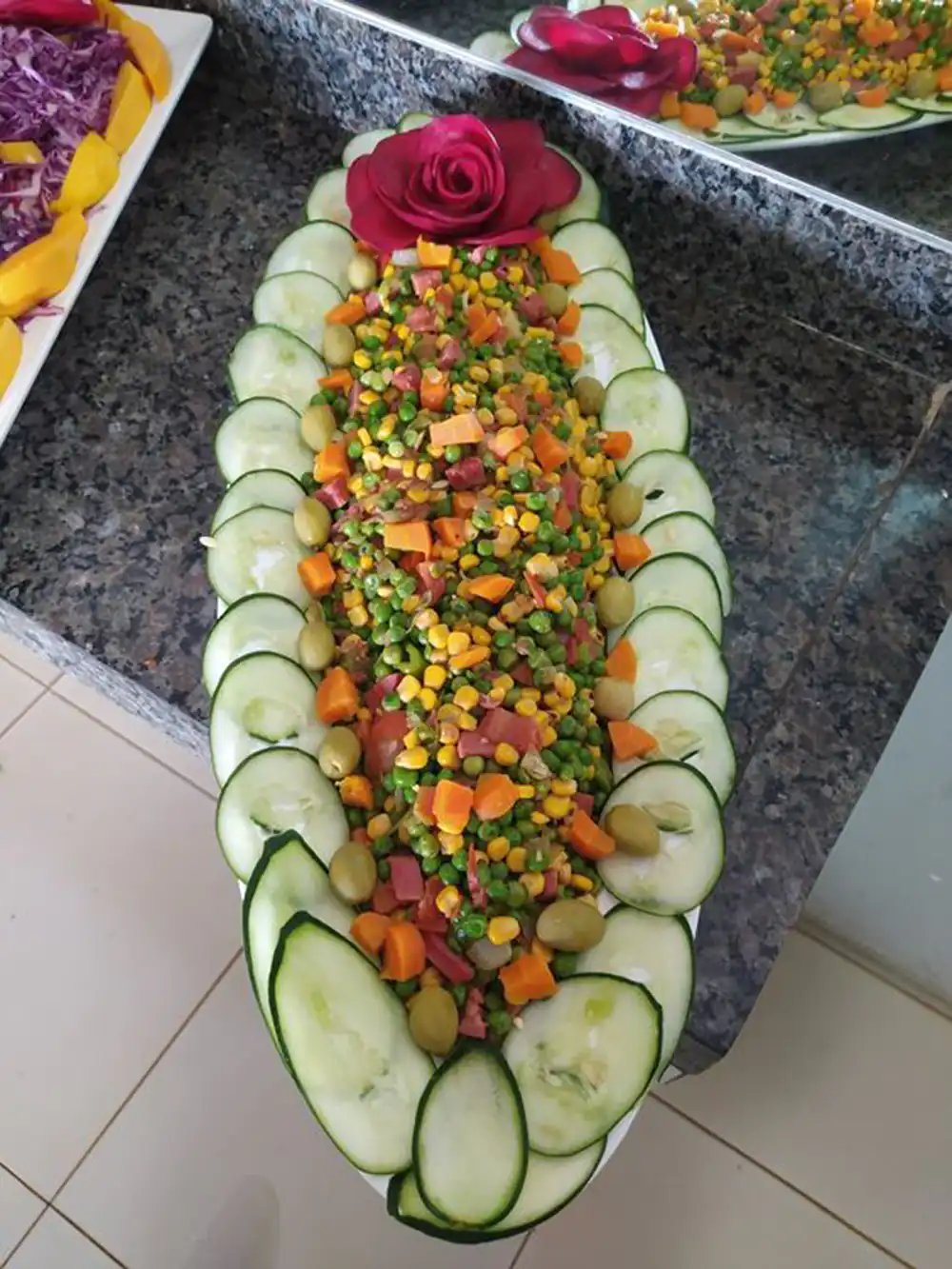 تزئین سالاد شیرازی ساده