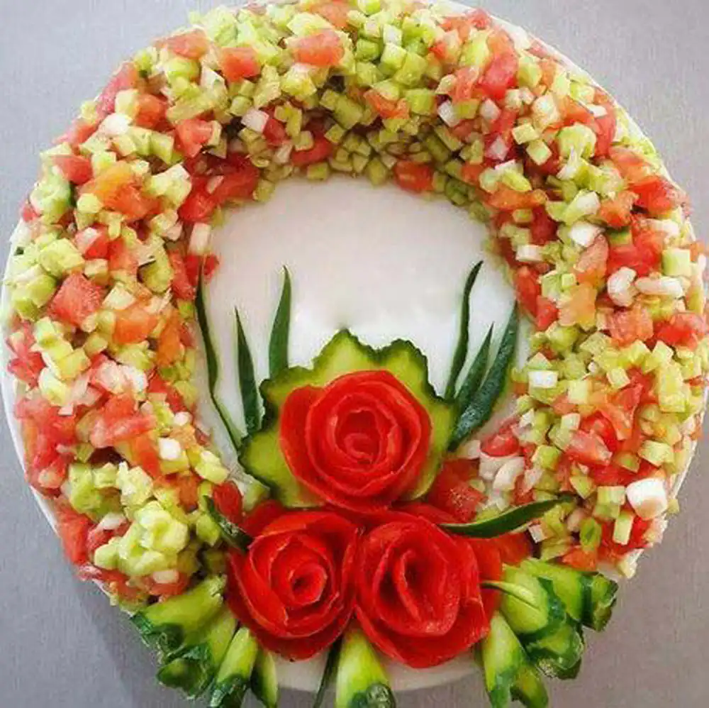 تزئین سالاد شیرازی ساده