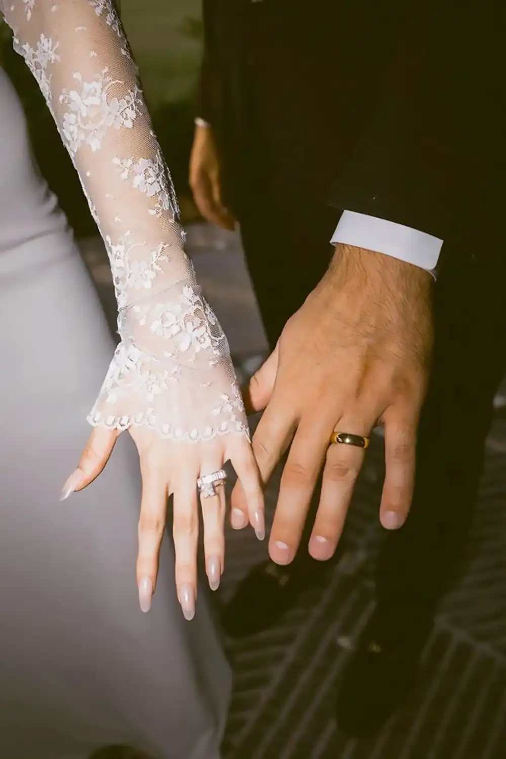 عکس با حلقه ازدواج