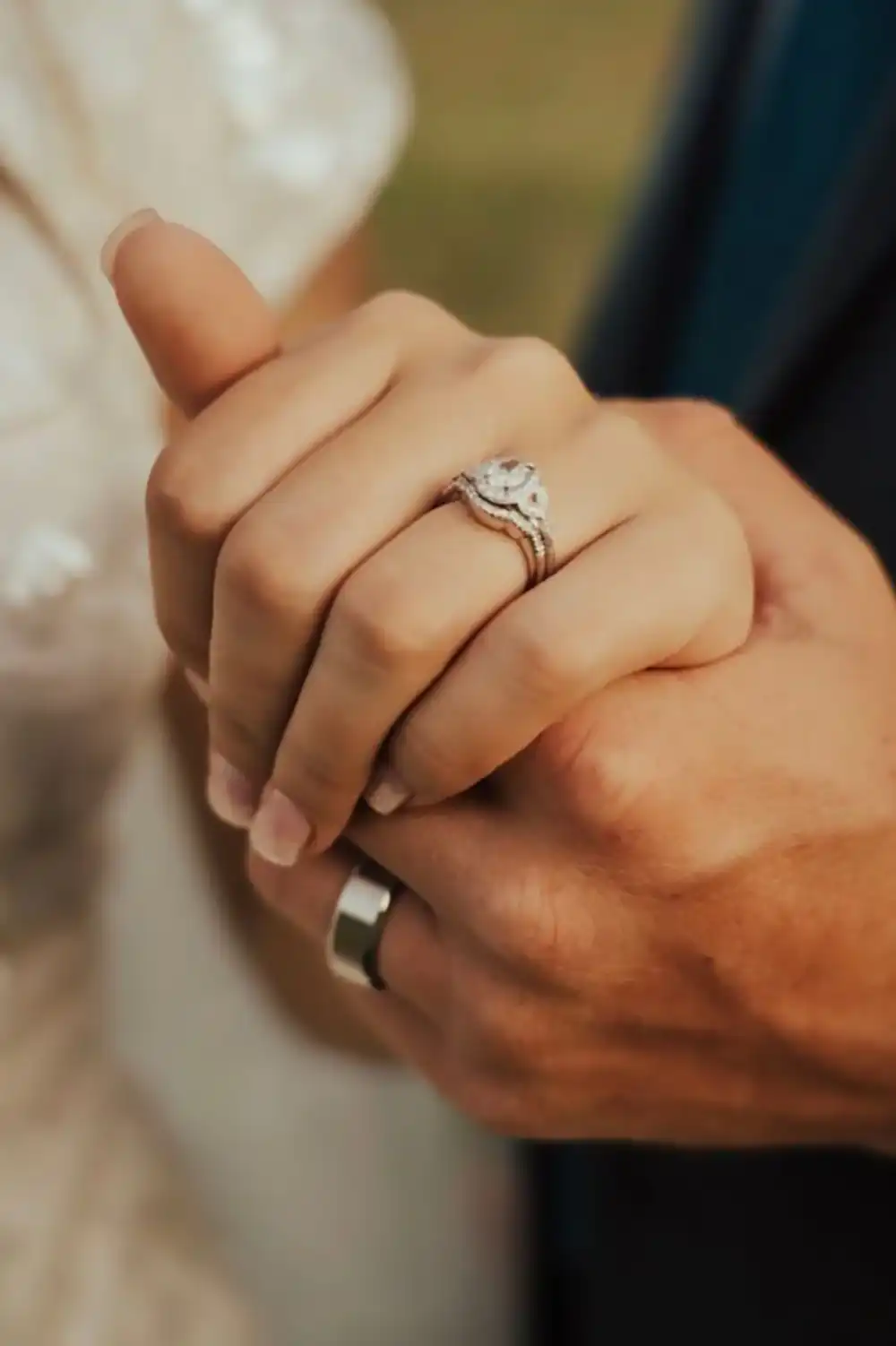 عکس با حلقه ازدواج