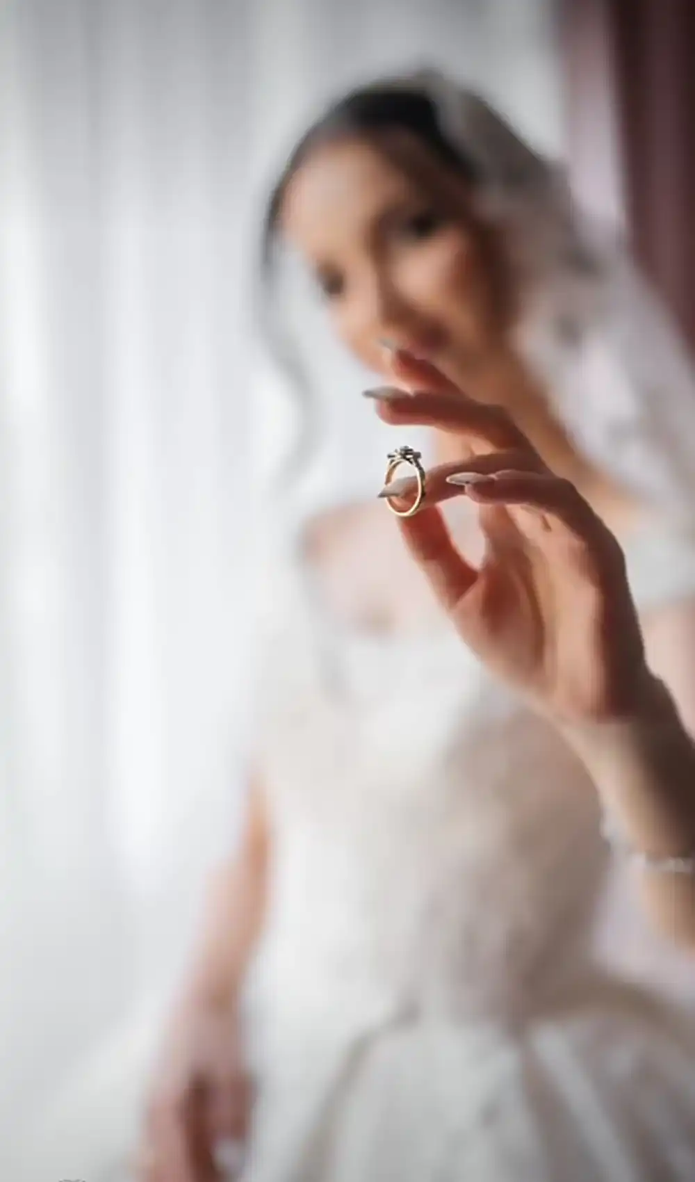 عکس با حلقه ازدواج
