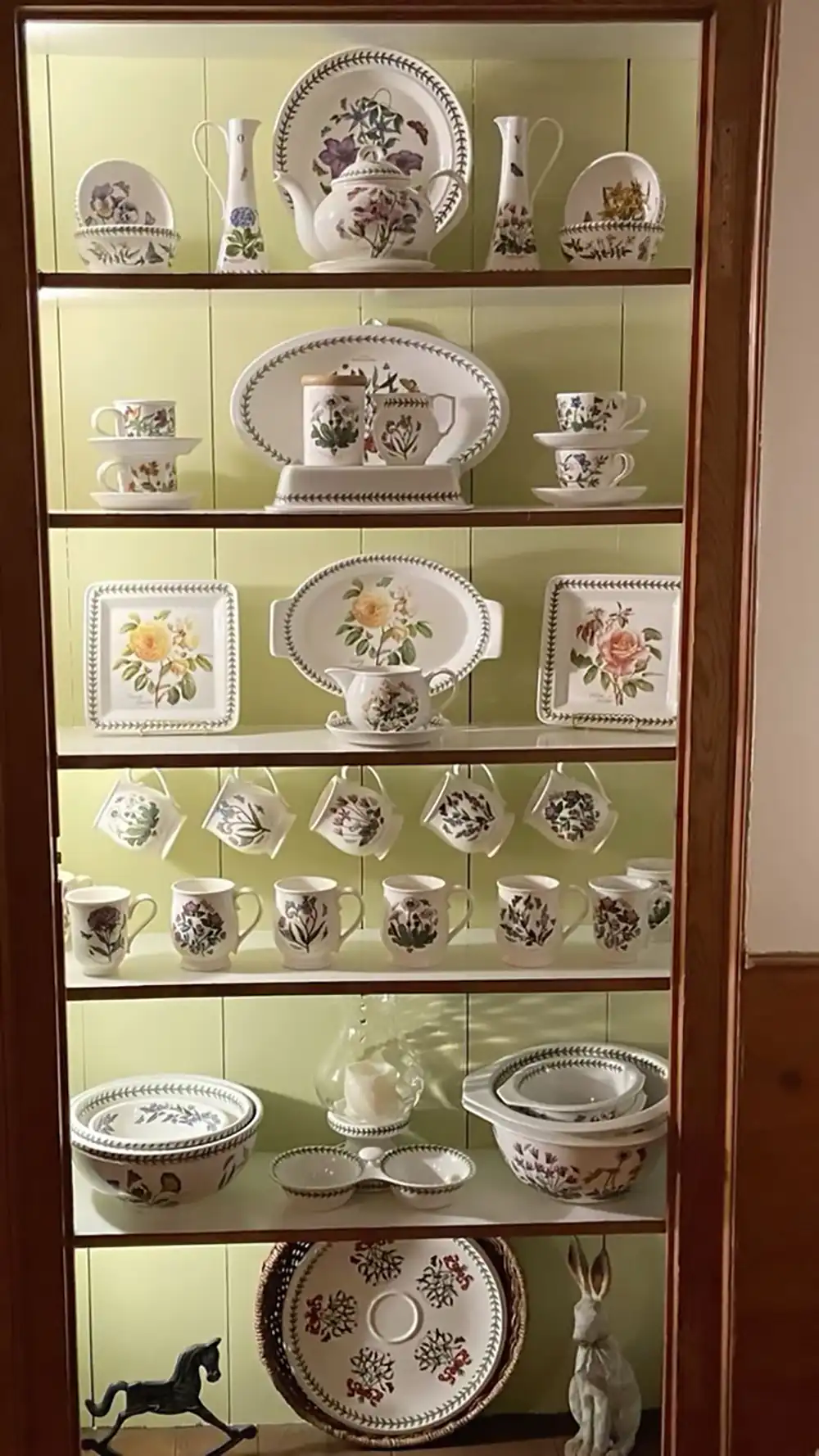 چیدمان چینی در کابینت